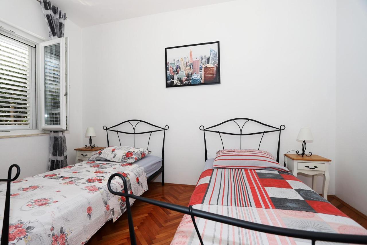 Stone Sun Apartment Kastela Exterior photo