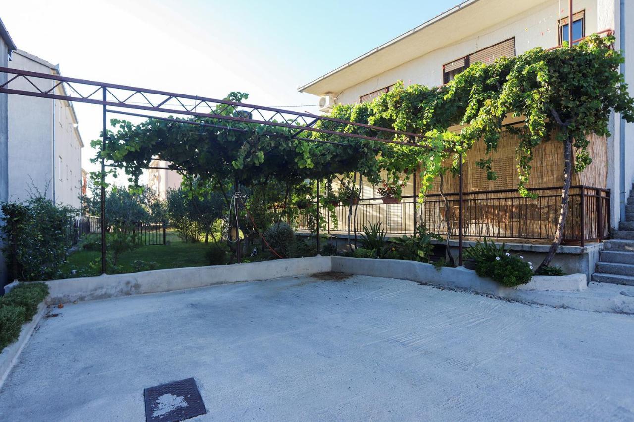 Stone Sun Apartment Kastela Exterior photo