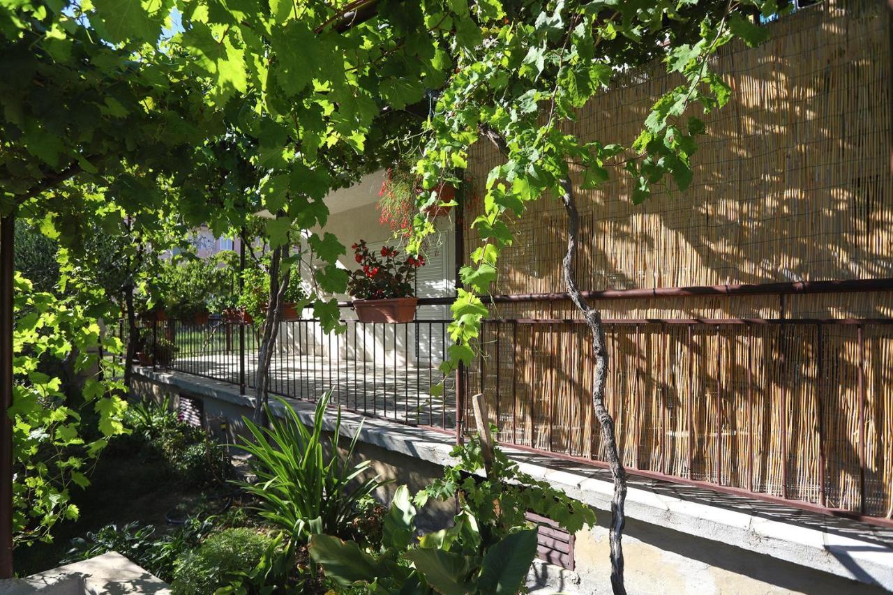 Stone Sun Apartment Kastela Exterior photo