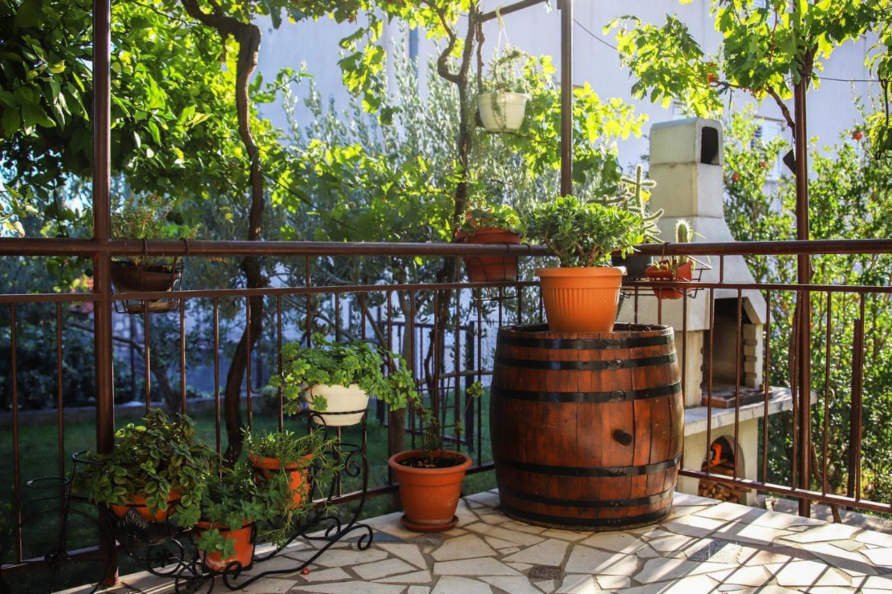 Stone Sun Apartment Kastela Exterior photo